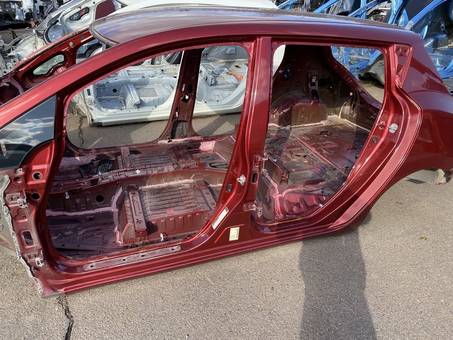 Поріг лівий стійка ліва кузов до Ніссан Ліф Nissan Leaf 11-17 18-23