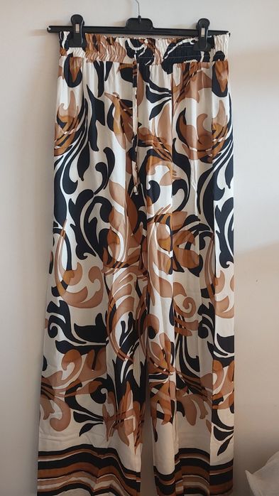 Luźne letnie spodnie z orientalnym wzorem m/l