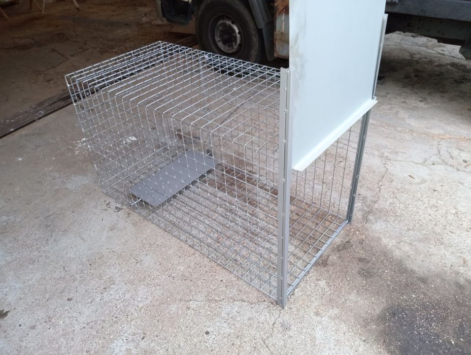 Captura cães porte medio 
1.30Mt de comprimento 
70cm de Altura 
60cm de largura 
1 Mt de Altura total com a