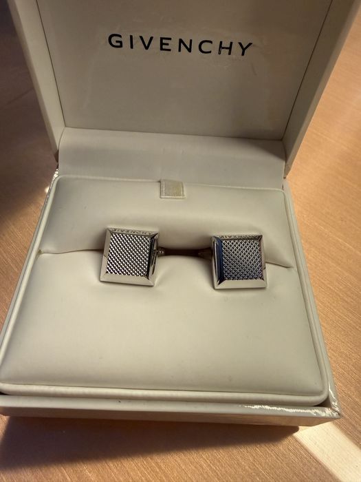 Запонки Givenchy