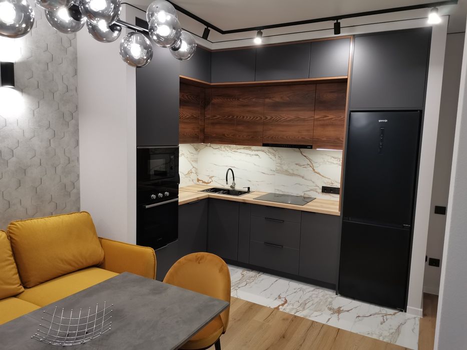 Продаж 2 кімнатної квартири +кухня студія Львів вул Роксоляни