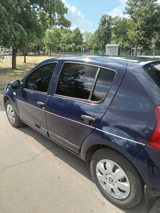 Dacia Sandero 2011 року