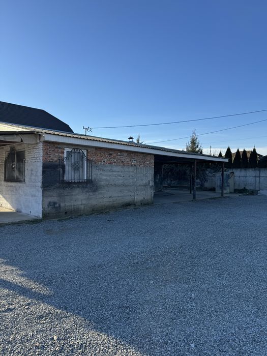 Здається гараж з навесами і великою територією