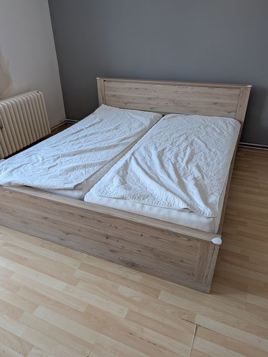 Łóżko małżeńskie na  dwie osoby+ 2 materace