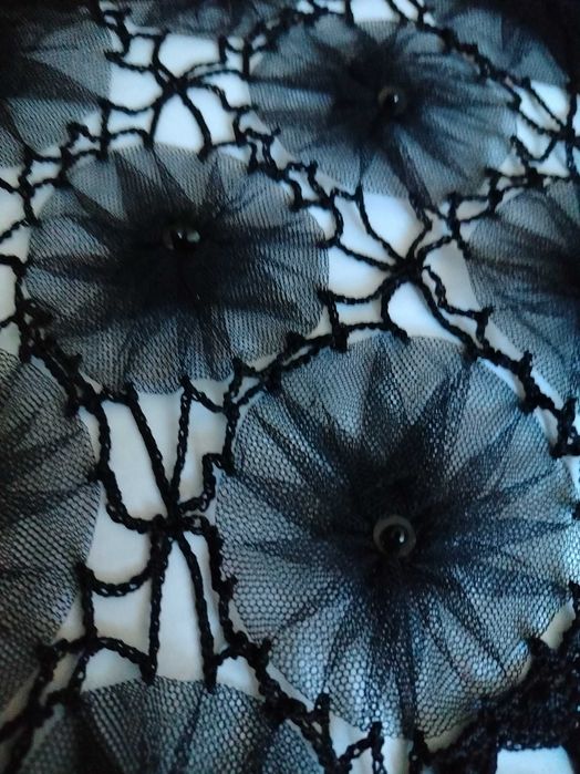 Piękna czarna  narzutka/poncho