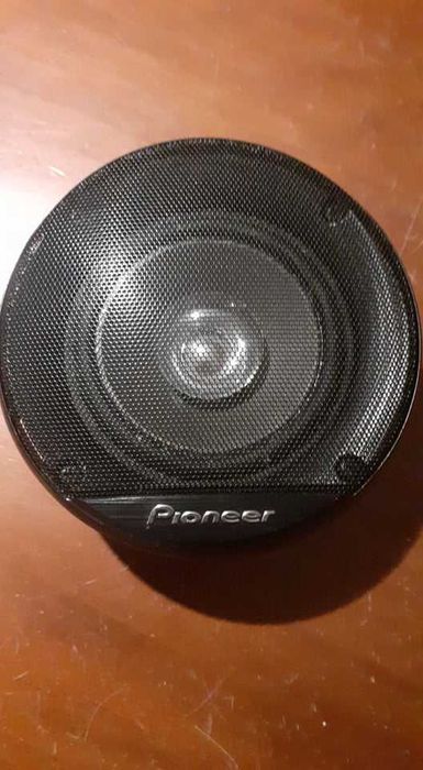 Colunas Pioneer pretas