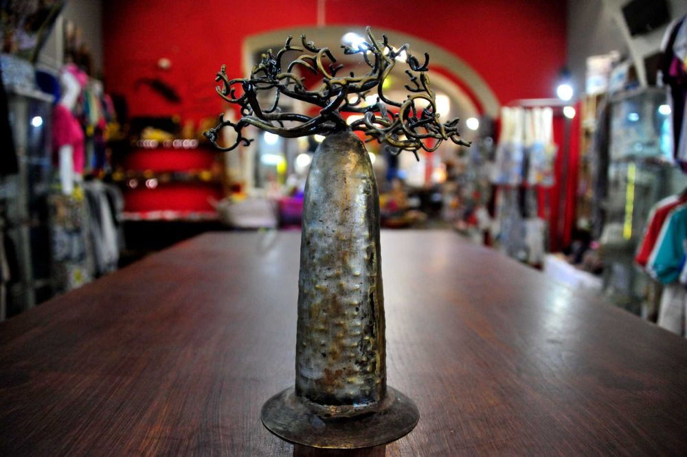 Baobá de Madagáscar em metal