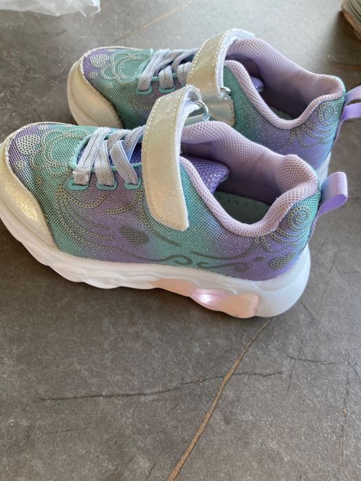 Buty sportowe, nelli blu, świecąca podeszwa, rozmiar 25