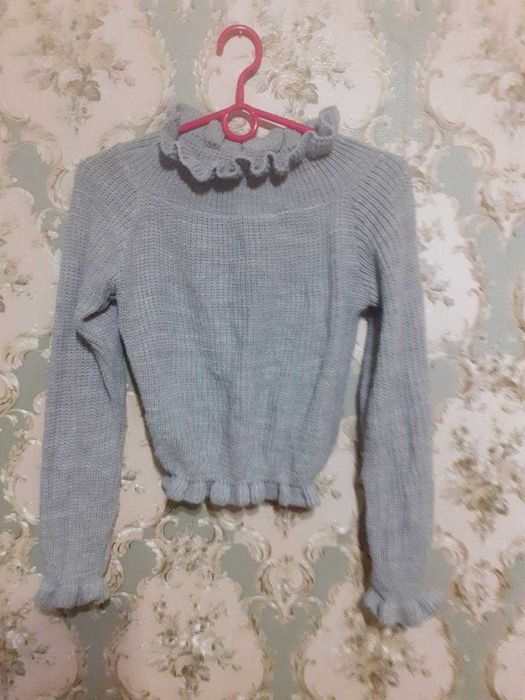 Светр свитер сірого кольору