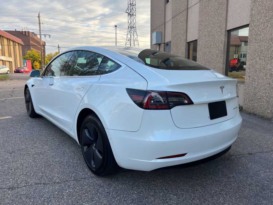 Tesla Model 3      2020