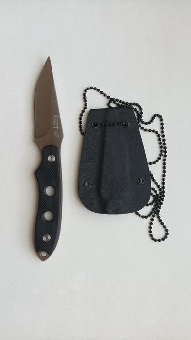 Брелок. Шейник GW.