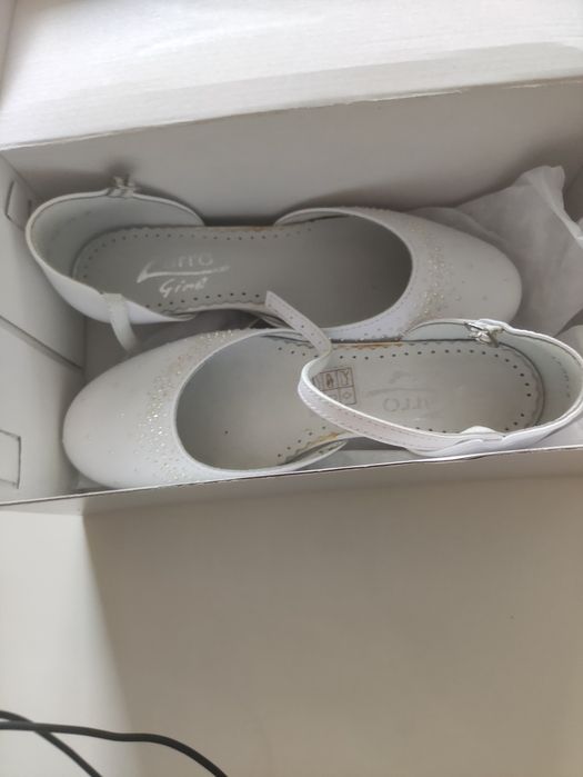 Białe eleganckie  buty do sukienki 34 nowe  zarro skóra