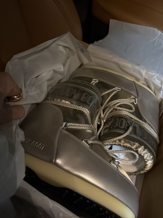 Низькі мунбути Moon Boot Icon low glance Platinum