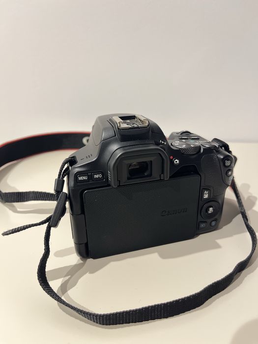 Canon EOS 250D + Acessórios