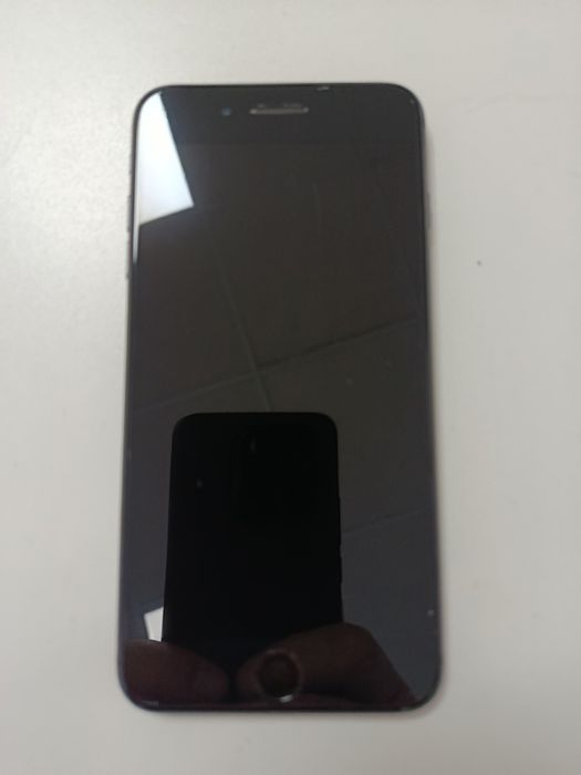 Продам айфон 8plus.