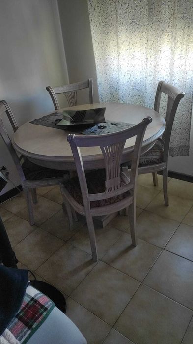 Conjunto de casa de jantar e sala semi novo em madeira italiana valor negociável urgente mudança de casa.