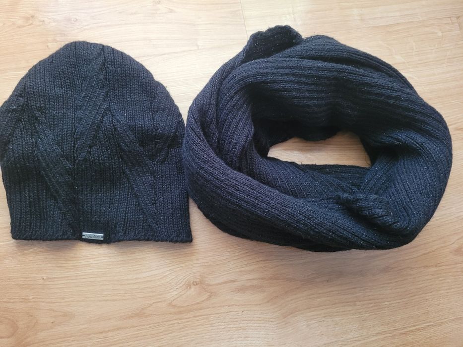 Komplet czapka i komin mieniąca nitka