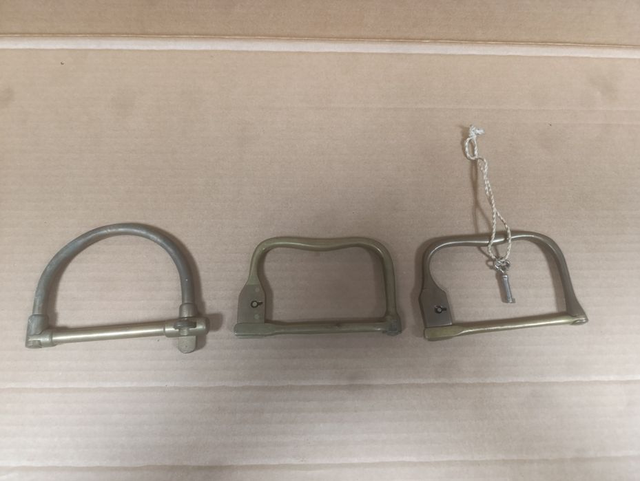Lote de 3 Fechos de Haste Articulada Antigos em Latão – Para Malas, Sacos Militares ou Malotes