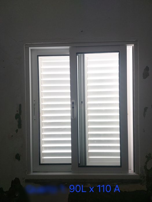 Janelas em alumínio com vidro duplo de correr