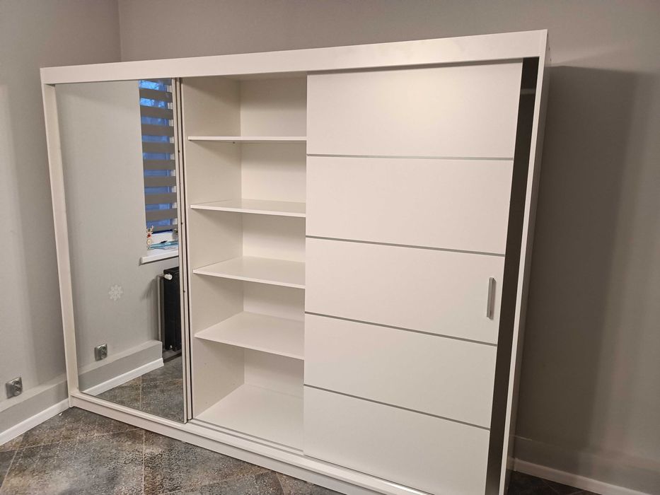 Składanie, skrecanie mebli, biały montaż, drobne naprawy.