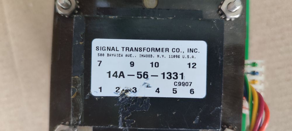 Блок живлення з мережевим фільтром,вимикачем і блоком запобіжника