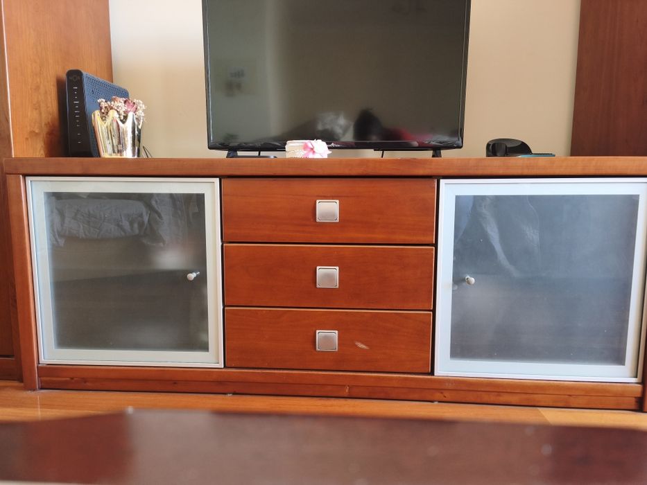 Móvel de sala em cerejeira
