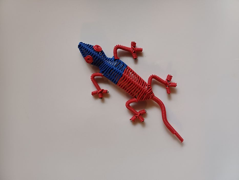 Lizard/Gecko/Salamander made of wire, in blue and red64343239305986122