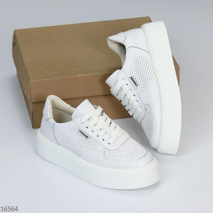 Кеди білі 39р.,натуральна кожа з перфорацією.