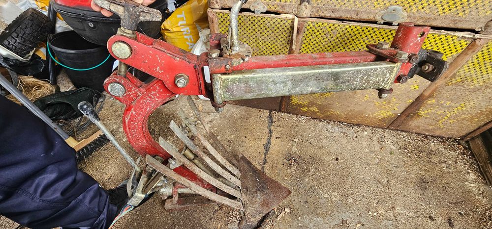 Arranca batatas motoenxada motocultivador charrua abre rego