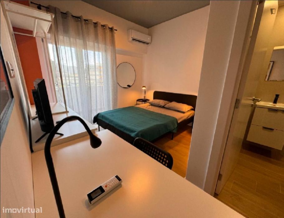 Quarto - localizado em Setubal