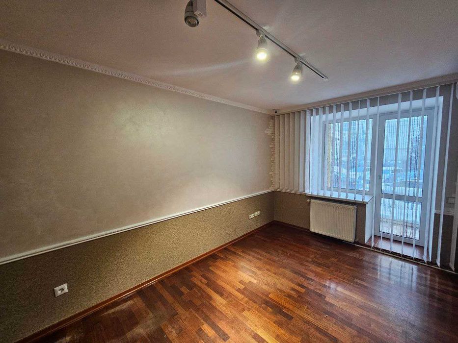 Оренда комерційного приміщення, центр, вул. Шептицького