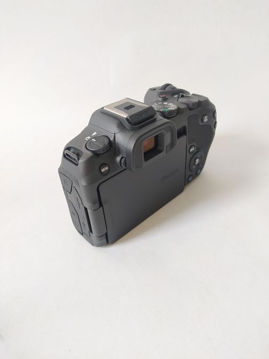Повнокадровий  фотоапарат Canon EOS R8 Body (5803C019) Новий / Гарантія / Р8 Боді