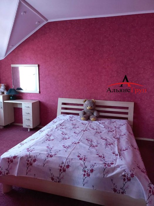 Продаж великого, сучасного будинку.