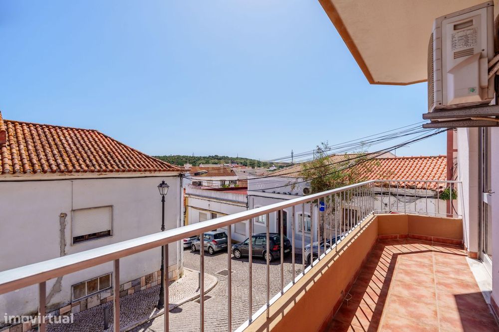 T2 renovado com varanda e terraço no Centro Histórico de Silves