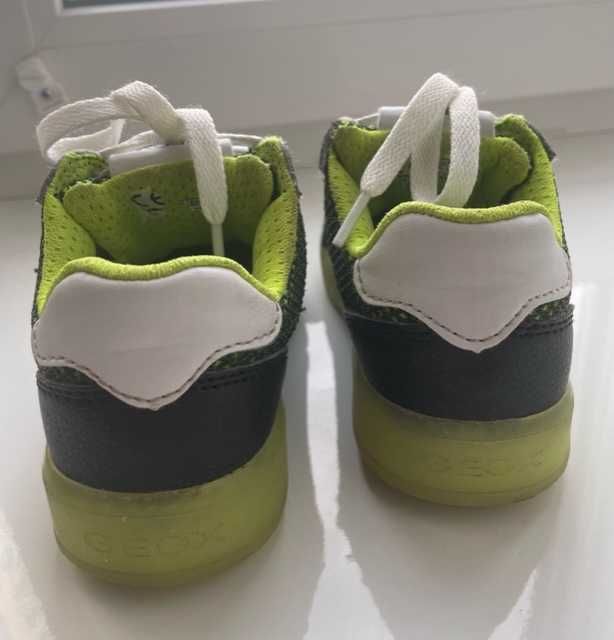 Демі ботинки geox із bluetooth розмір 28