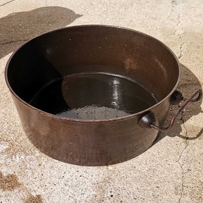 Panelas em ferro antigas