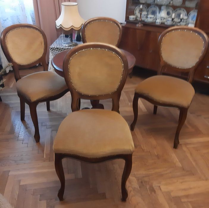 Stół okrągły i cztery krzesła Ludwik