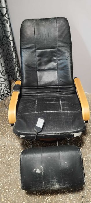 Cadeirão em madeira com massagem.