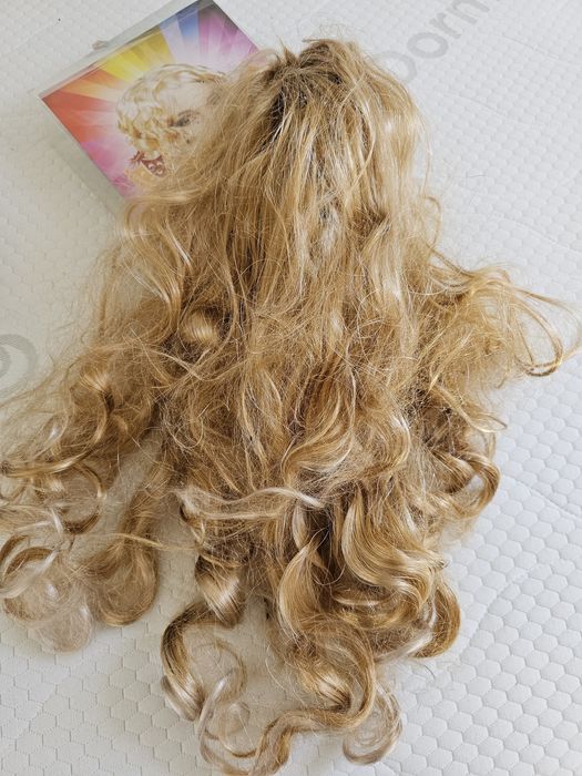 Peruca comprida, loira