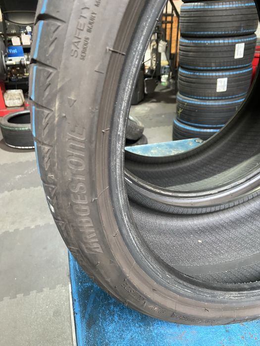 Pneus 235 / 35 R 19 Brigestone