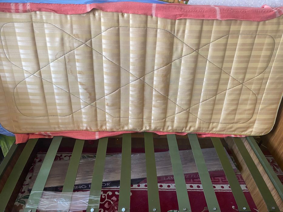 Ліжко з матрасом