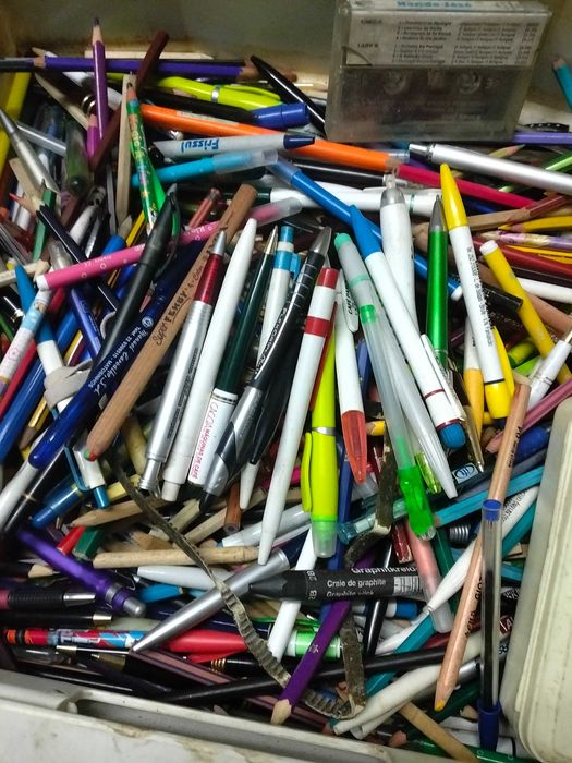 Esferográficas antigas publicitárias e lápis