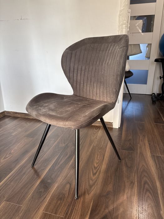 Krzesła szare tapicerowane czarne nogi proste loft nowoczesne