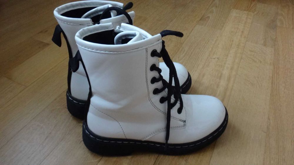 Buty botki białe dziewczęce rozmiar 31 stylizowane na Martens