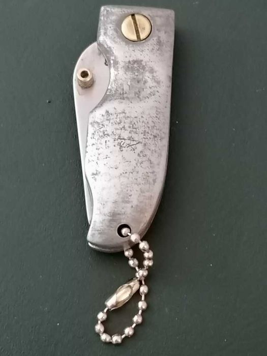 Canivete em aço inox com punho em estanho