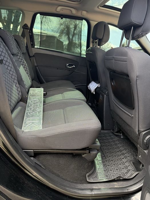 Продам машину Renault Scenic 2011