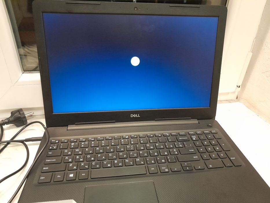 Ноутбук  состояние  нового  dell  15 3000