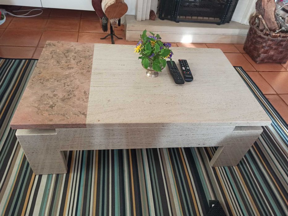 Mesa baixa de salão ou sala de estar