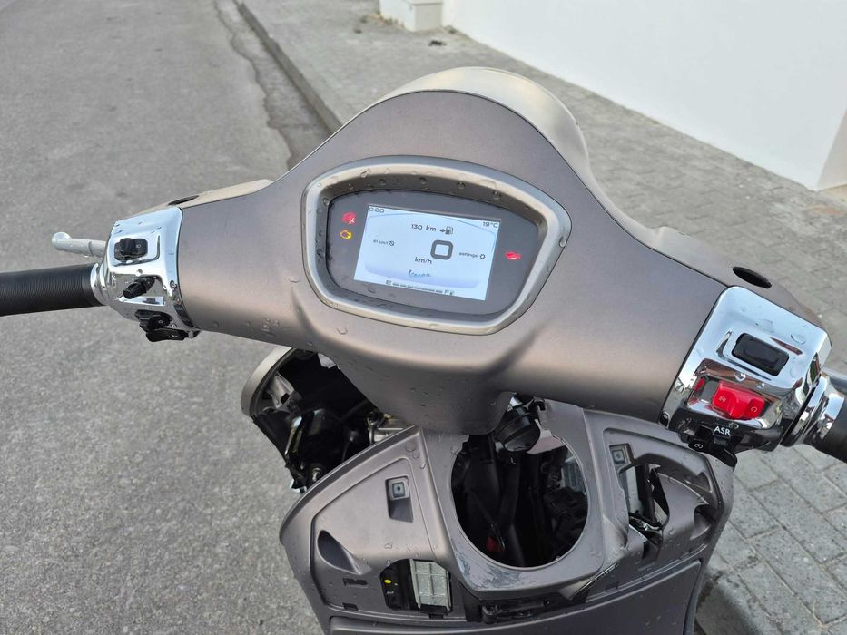 Vespa 300 GTS Super pequena queda