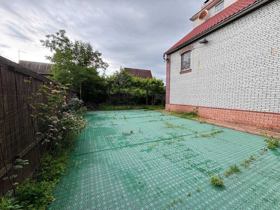 продаж будинку Українка